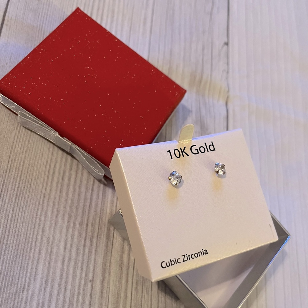 🎉 HP 🎉 JCM 10K Gold CZ 5MM Stud Earrings